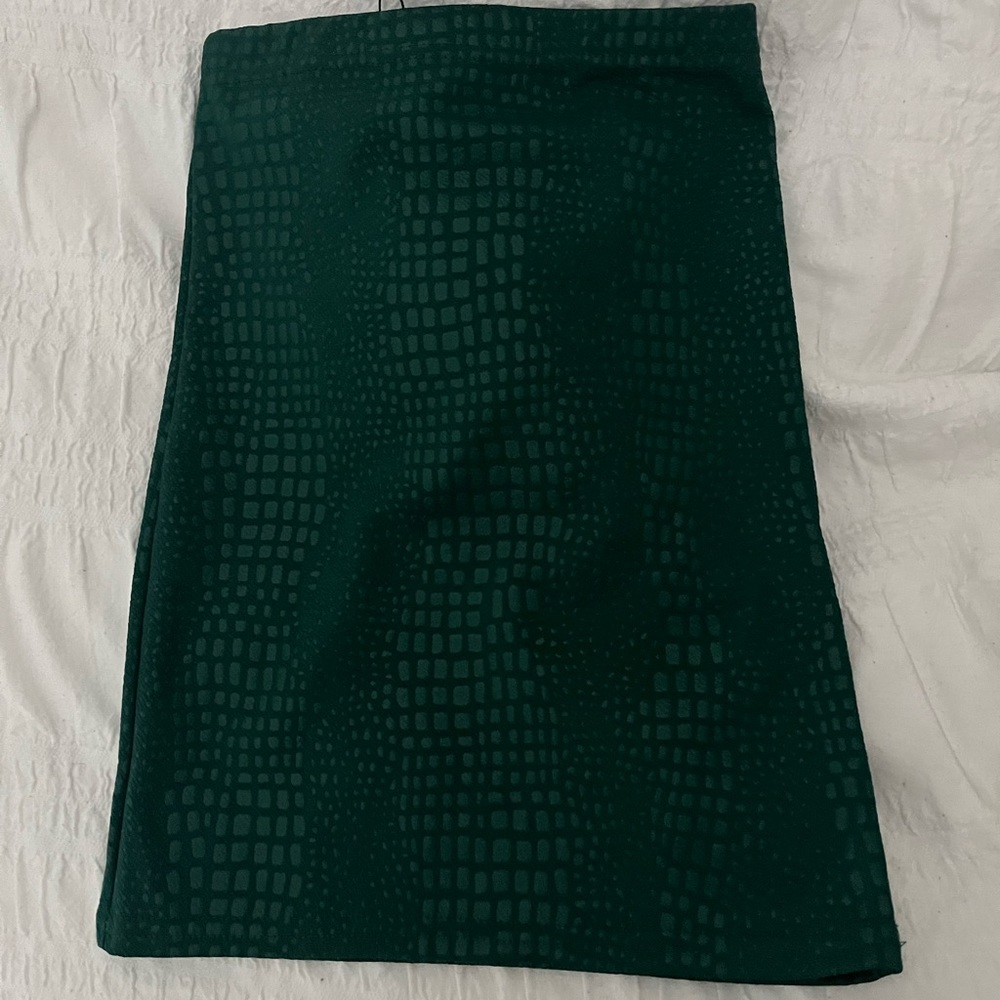 Pretty Little Thing Green Croc Print Mini Skirt with Tag size 0
